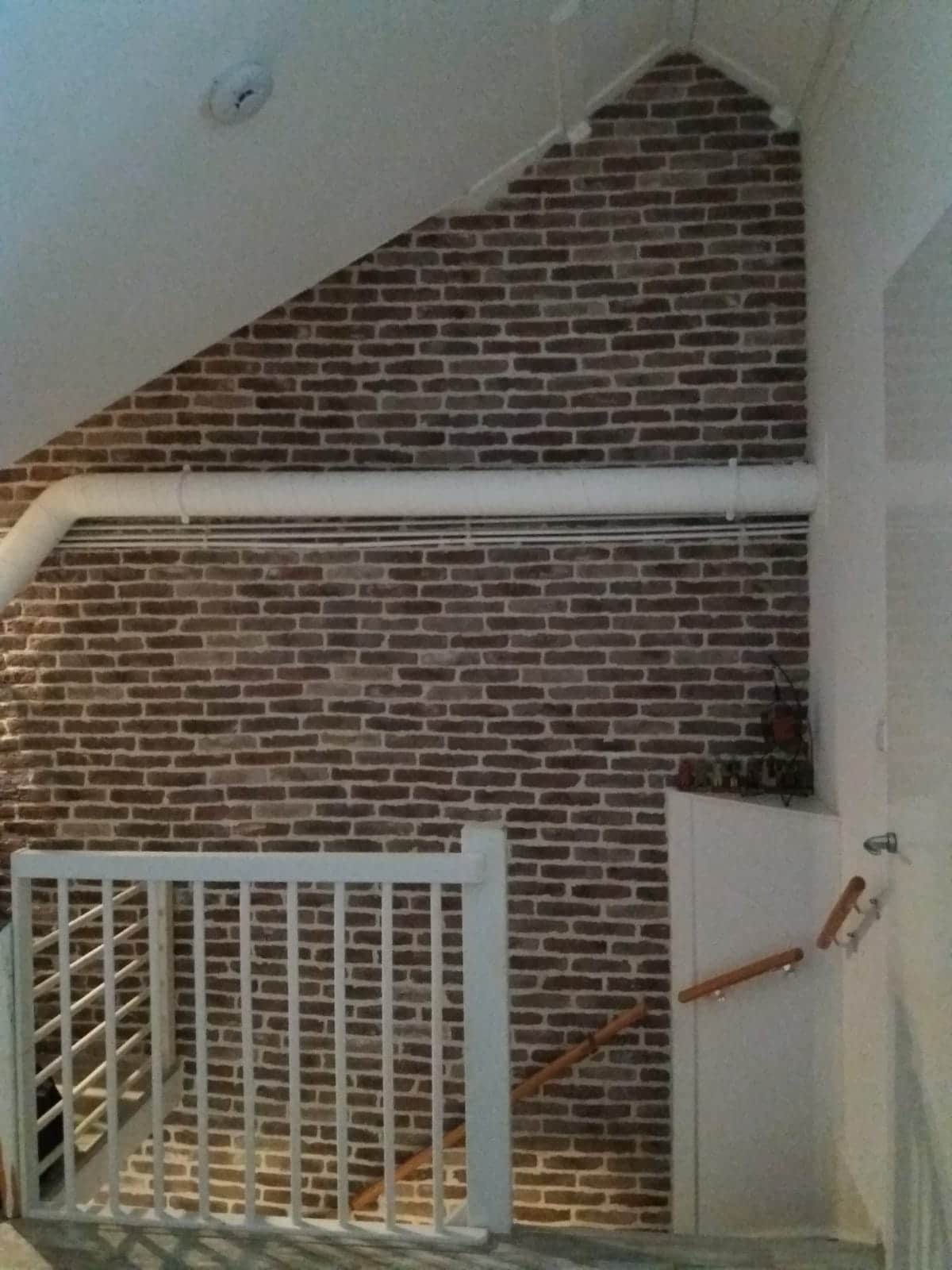 brickwall steenstrips bakstenen muur zolder trap 